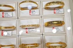 老庙黄金足金饰品跌破千元