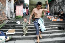 “棒棒”冉光辉和儿子，有了新合影