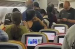 印度航空一航班出现引擎故障，乘客被迫下机