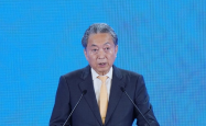 世界和平论坛｜鸠山由纪夫：应对特朗普关税，“狭路相逢勇者胜”