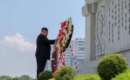 金正恩参谒中朝友谊塔并献花圈
