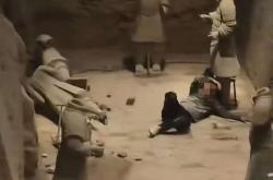一男子进入兵马俑三号坑，秦陵博物院：兵马俑受损等情况正在调查中